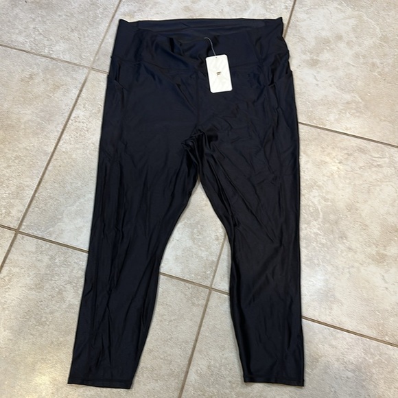NWT! Fabletics Oasis Purelux High Waisted Shine 7/8 Leggings Black Pockets - Picture 4 of 9